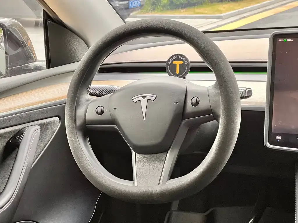 Tesla Model Y — фото 3