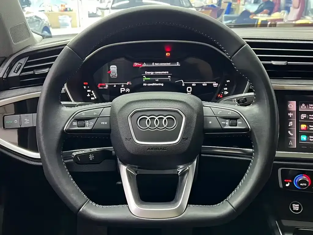 Audi Q3 — фото 9