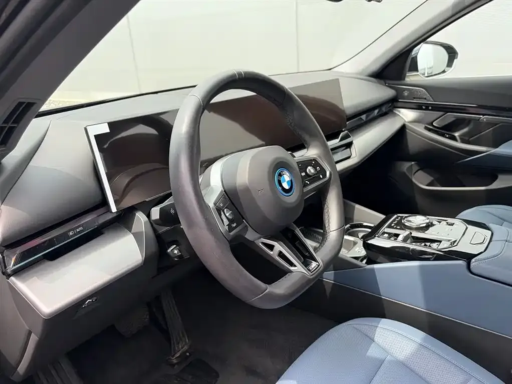 BMW i5 — фото 3
