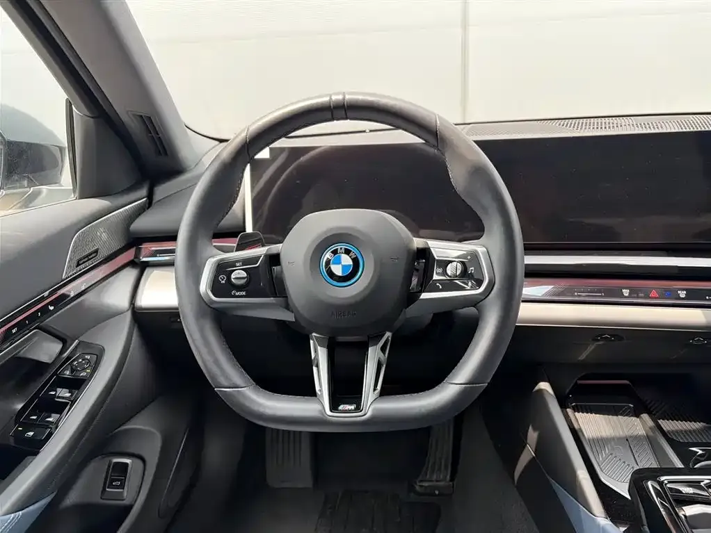 BMW i5 — фото 2
