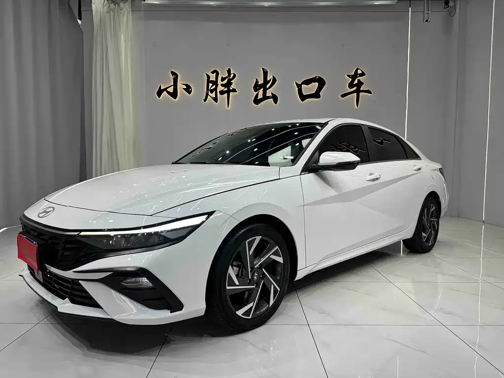 Hyundai Elantra — фото 1