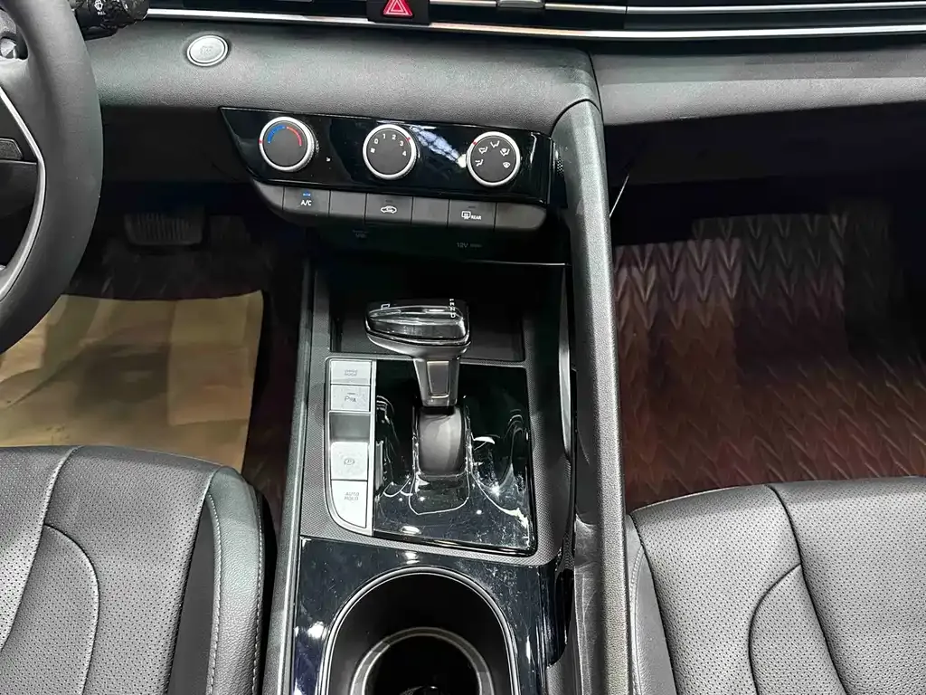 Hyundai Elantra — фото 10