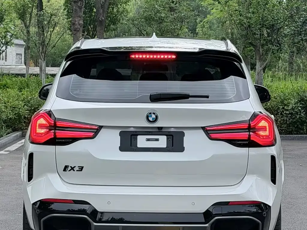 BMW iX3 — фото 6