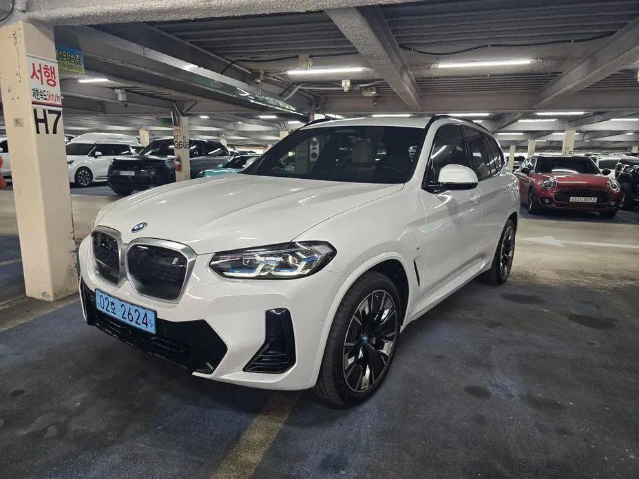BMW iX3