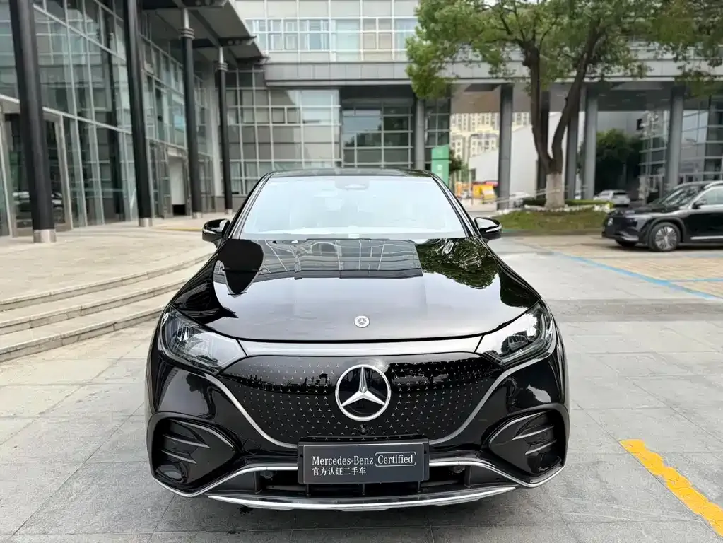 Mercedes-Benz EQE SUV — фото 7