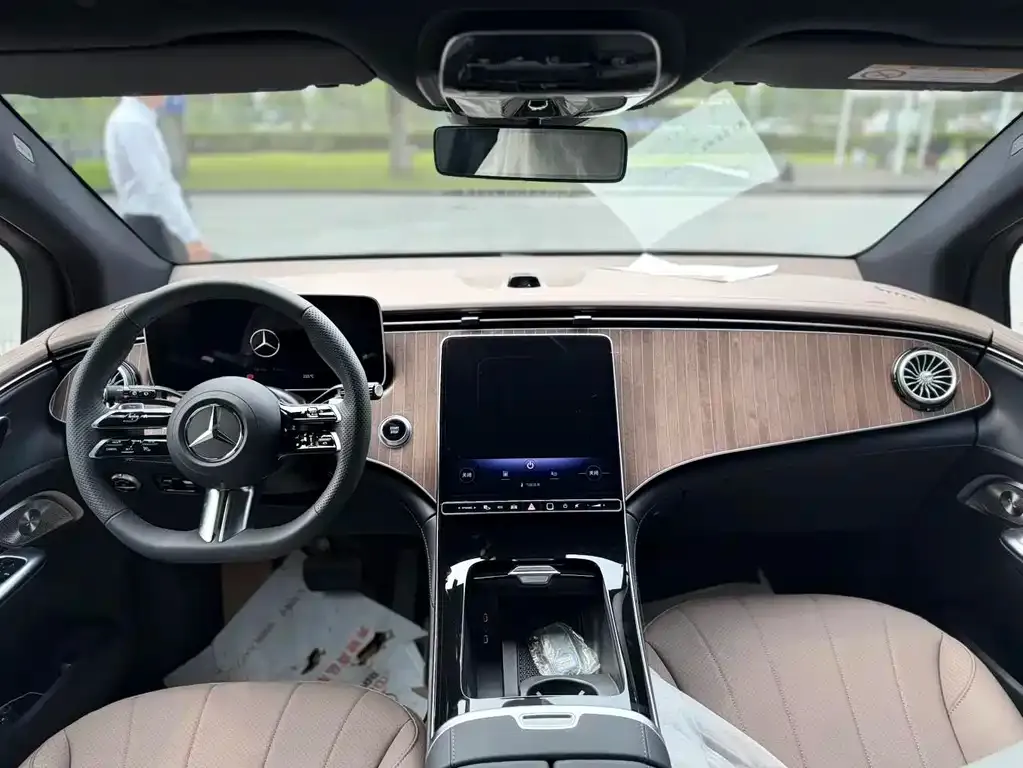 Mercedes-Benz EQE SUV — фото 3