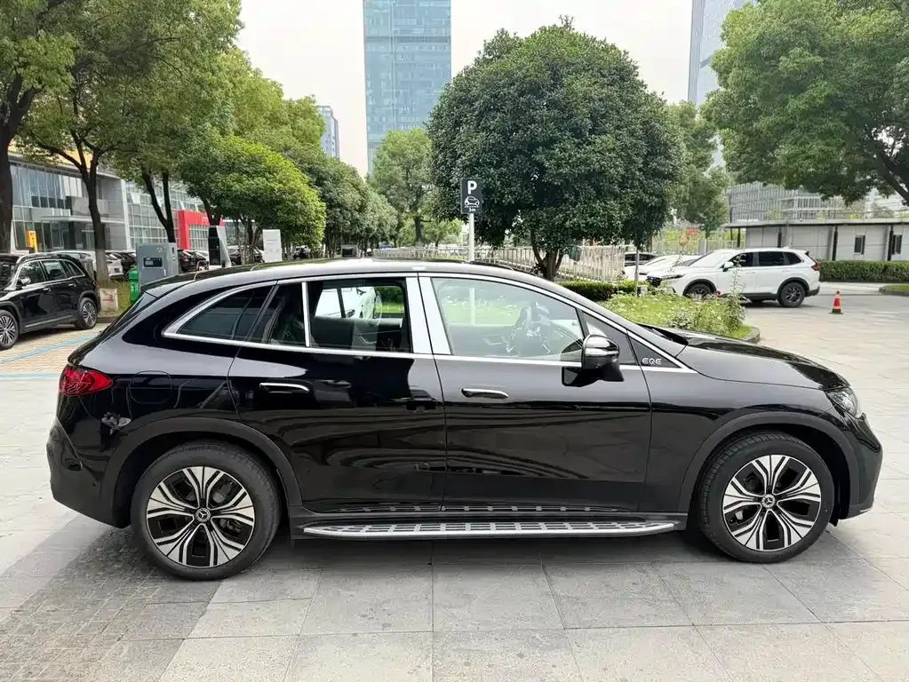 Mercedes-Benz EQE SUV — фото 10