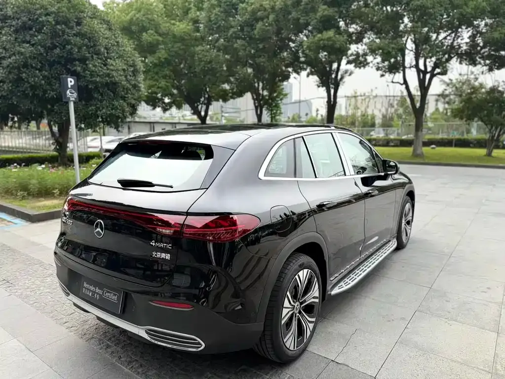 Mercedes-Benz EQE SUV — фото 9