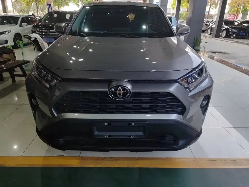 Toyota RAV4 — фото 10