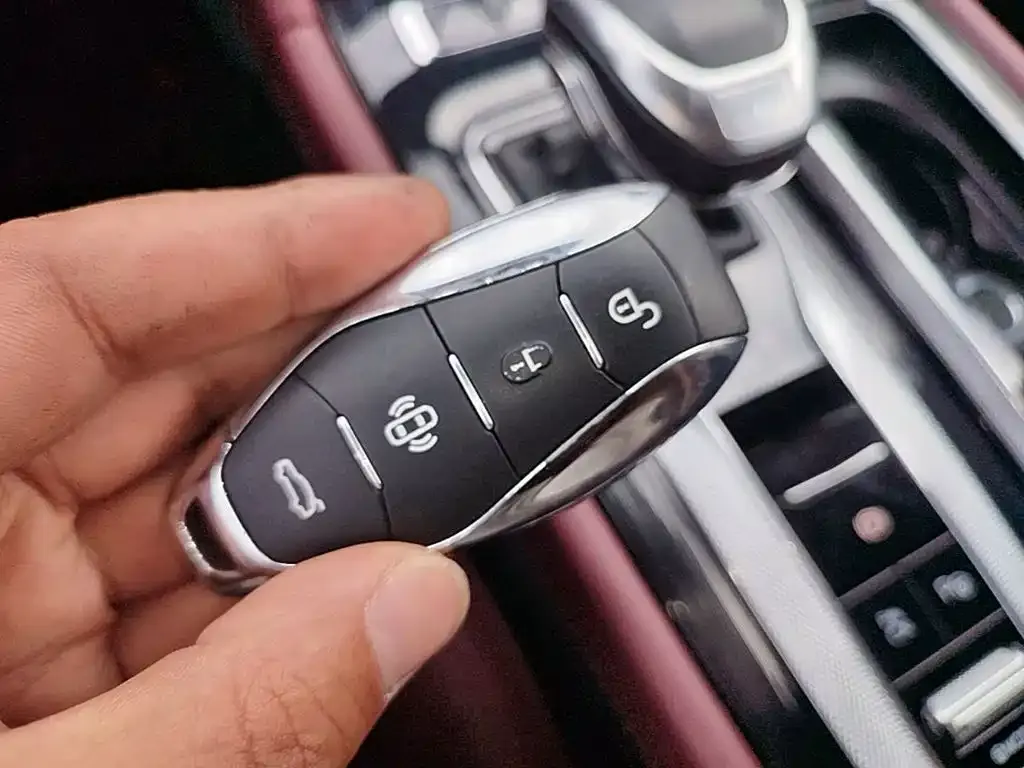 Hongqi H5 — фото 2