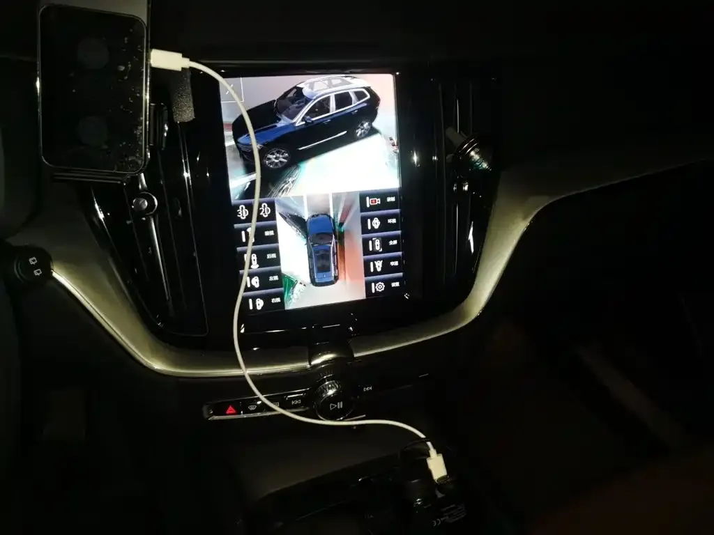 Volvo XC60 — фото 10