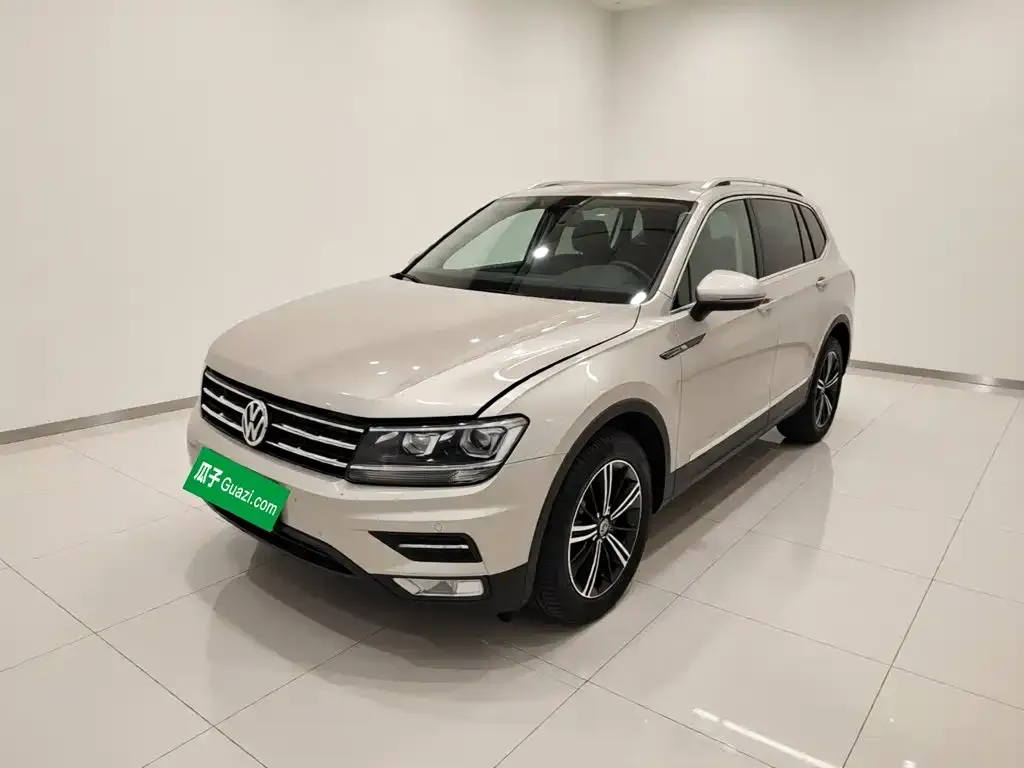 Volkswagen Tiguan L — фото 1