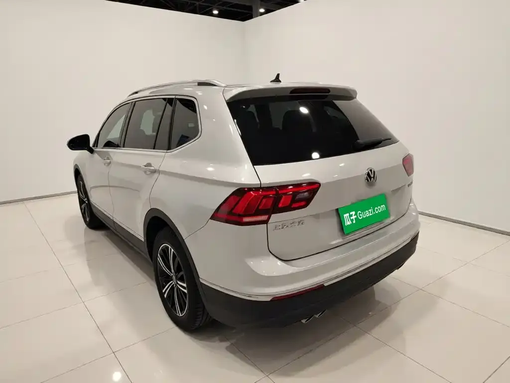 Volkswagen Tiguan L — фото 5