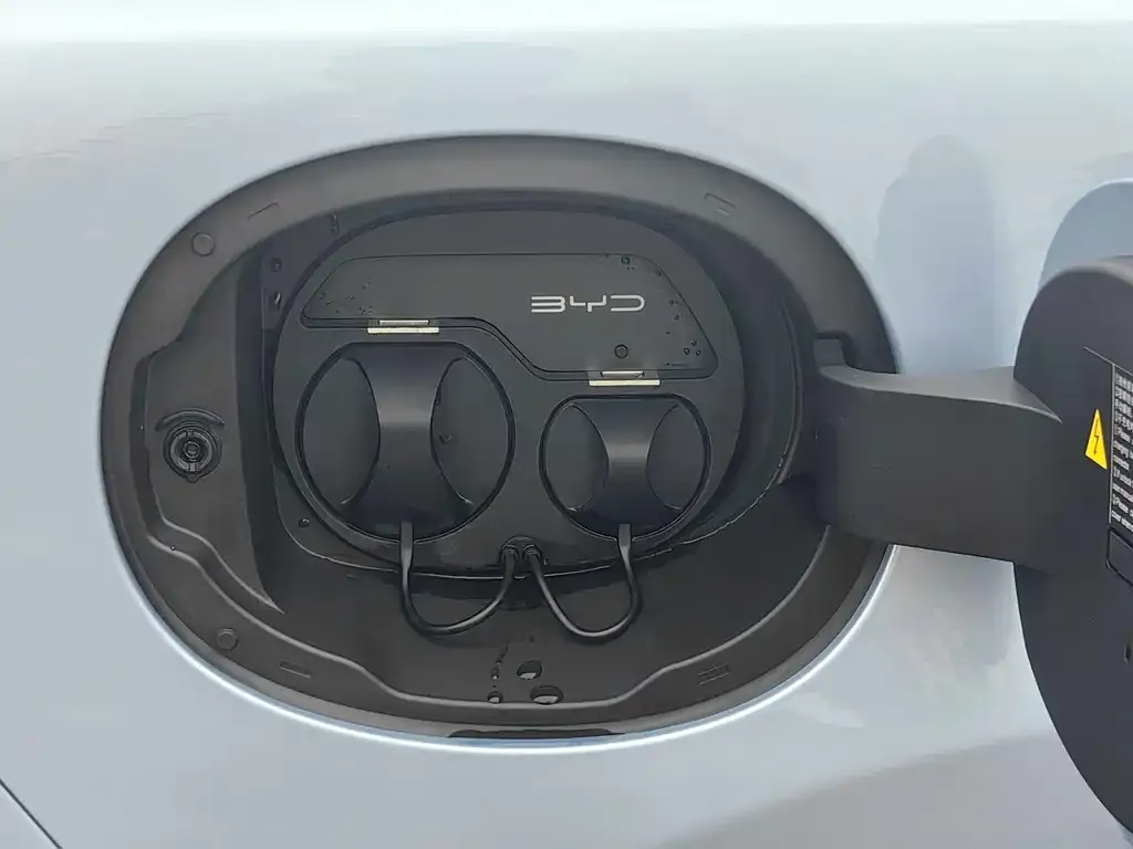 BYD Seal — фото 2