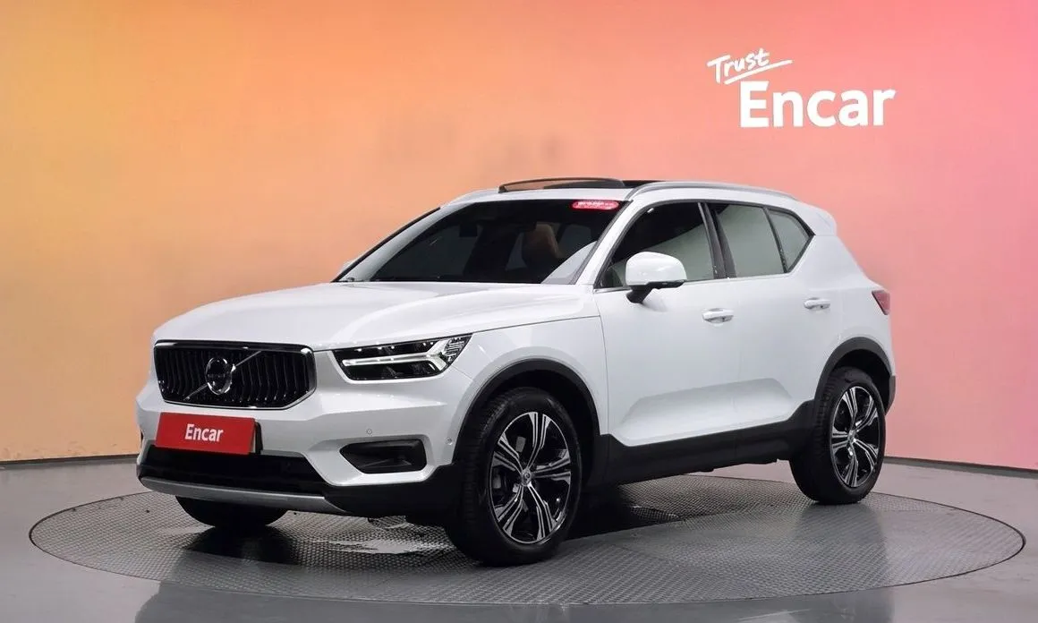 Volvo XC40 — фото 1