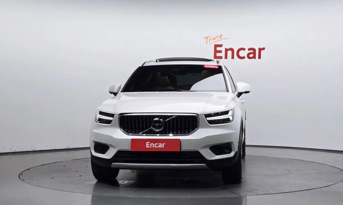Volvo XC40 — фото 5