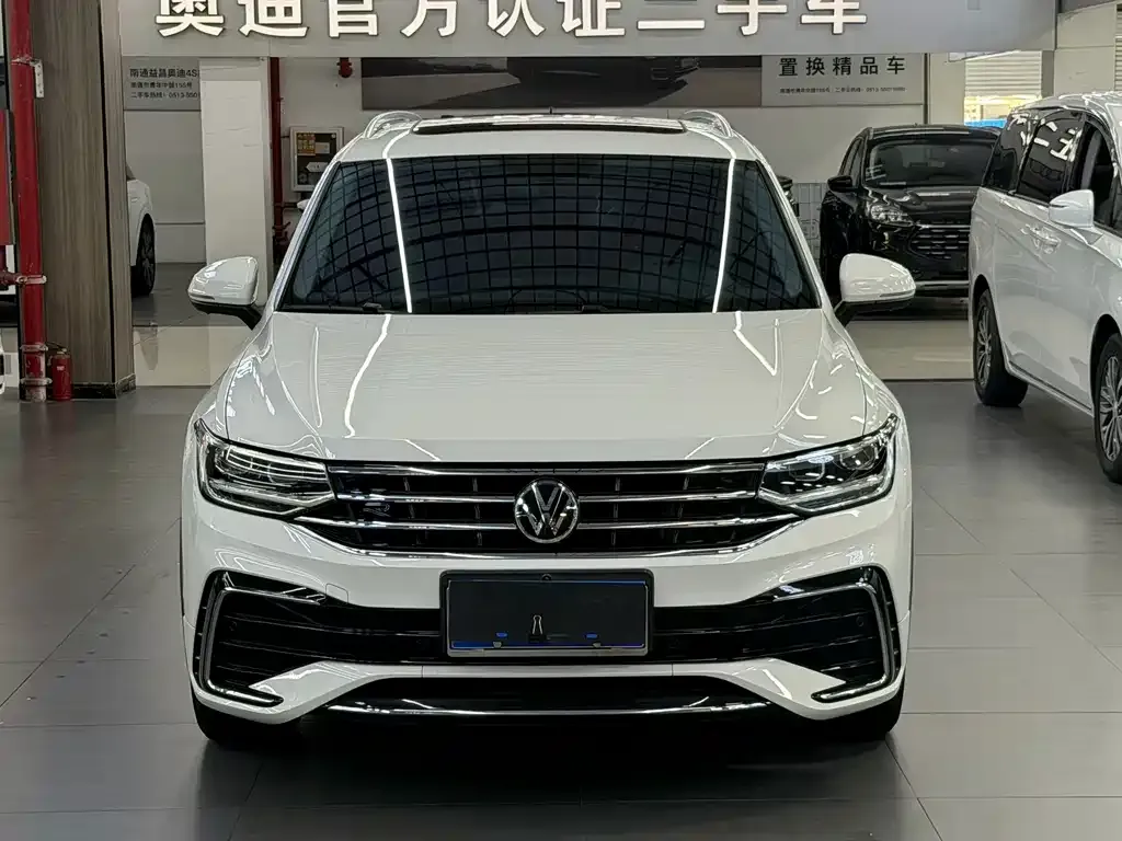 Volkswagen Tiguan L — фото 4