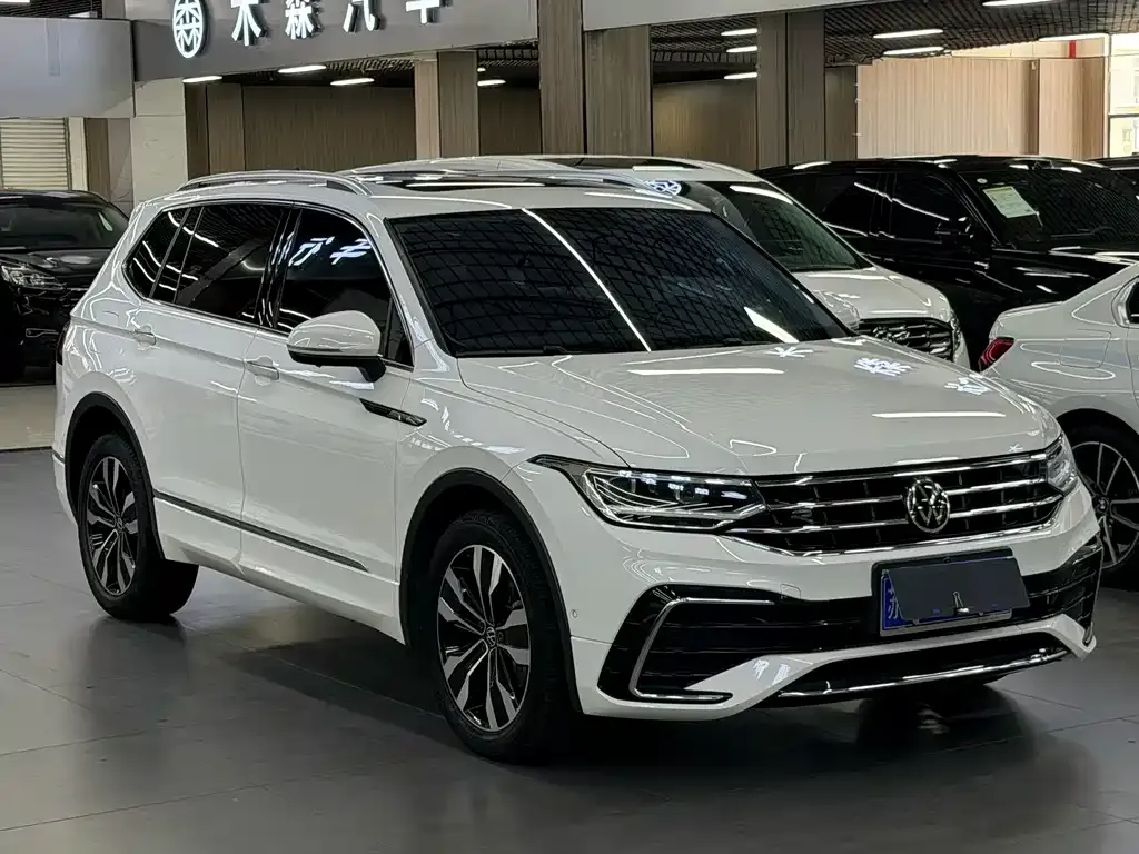 Volkswagen Tiguan L — фото 8