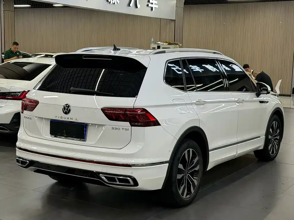 Volkswagen Tiguan L — фото 6
