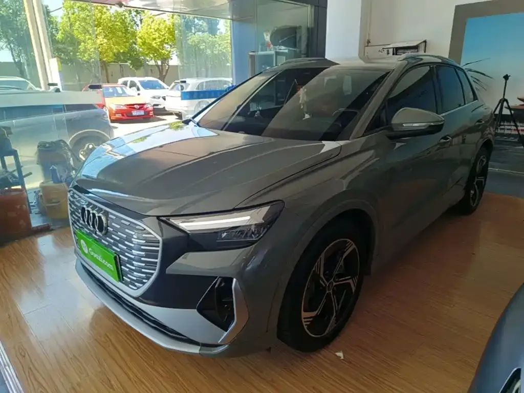 Audi Q4 e-tron — фото 1