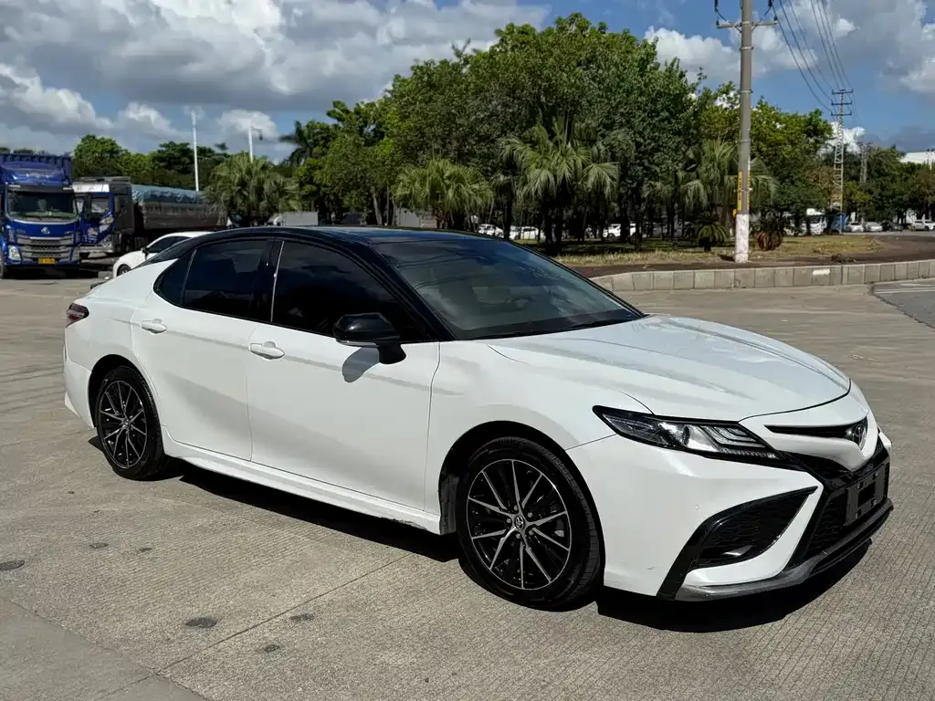 Toyota Camry — фото 8