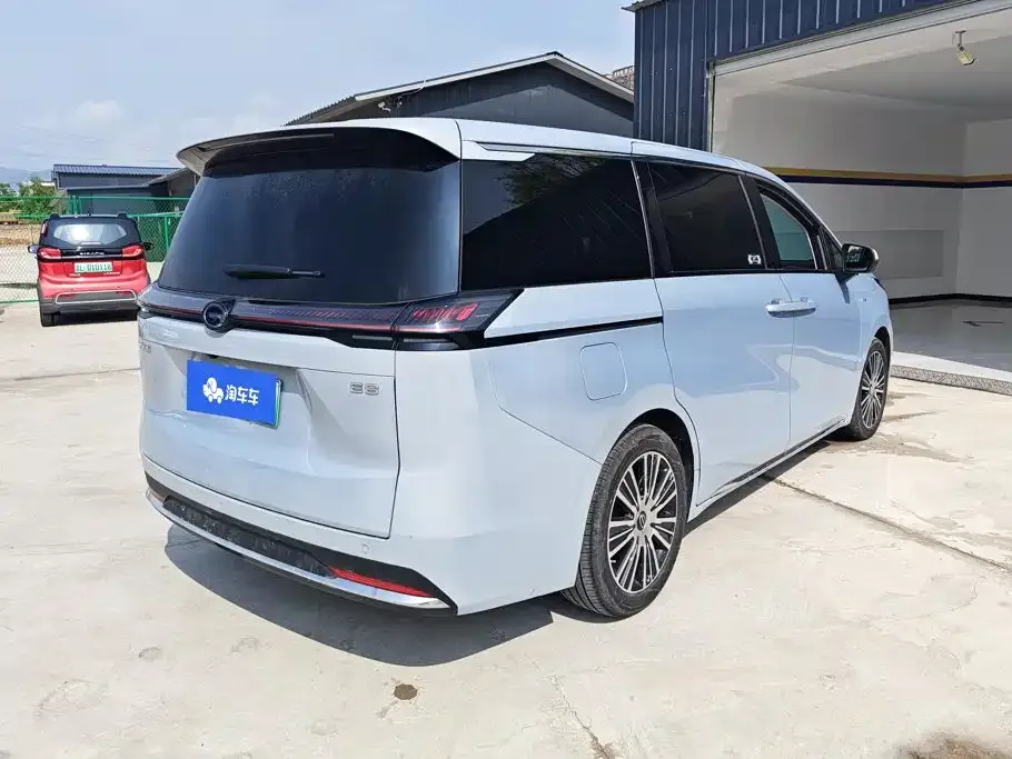GAC Motor 传祺E8 PHEV — фото 2