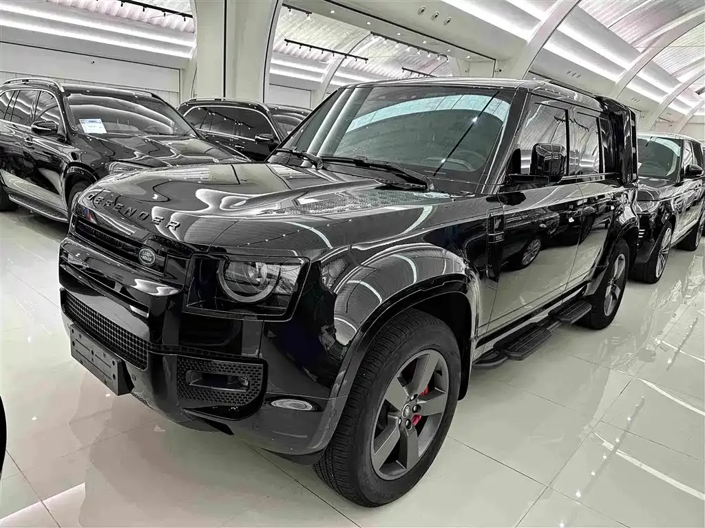 Land Rover Defender — фото 1