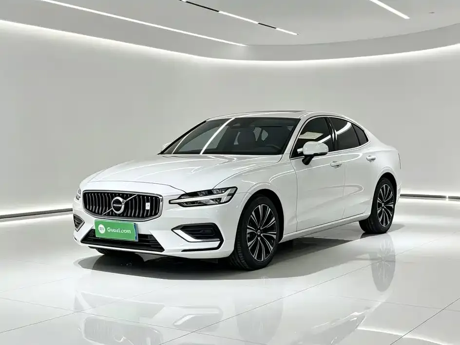 Volvo S60 — фото 1
