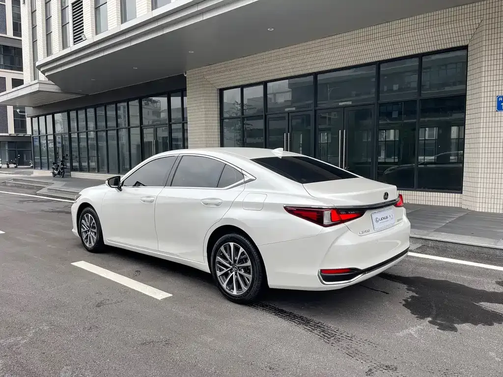 Lexus ES — фото 6