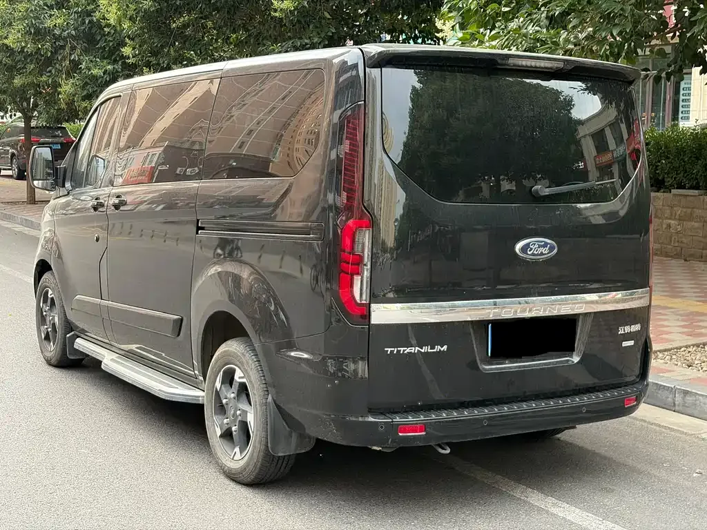 Ford Tourneo — фото 10