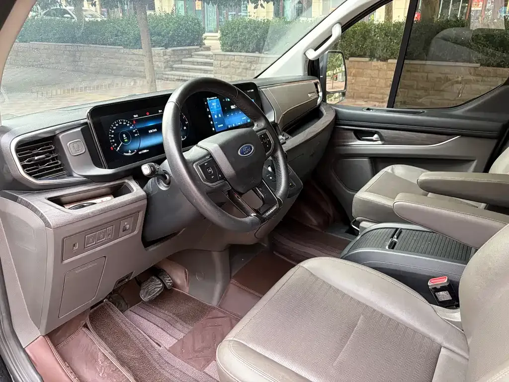 Ford Tourneo — фото 6