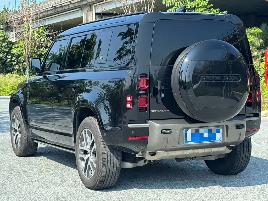 Land Rover Defender — фото 10