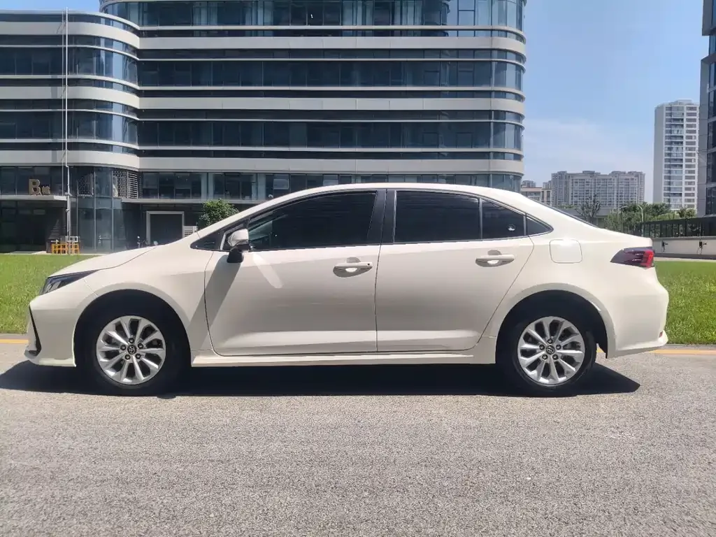 Toyota Corolla — фото 6