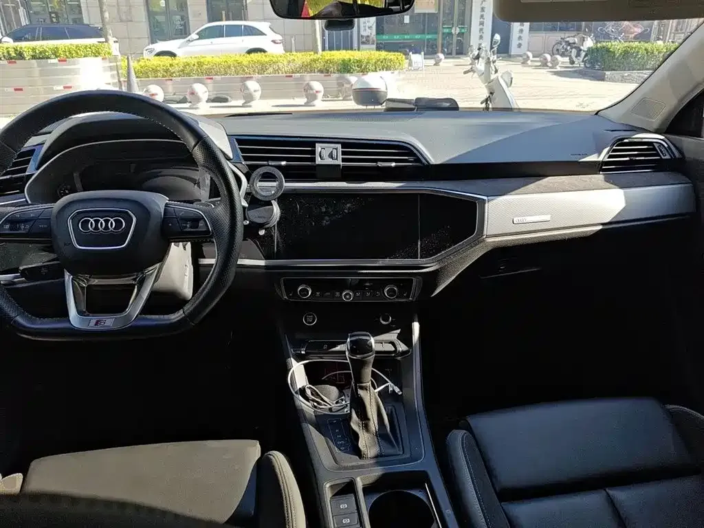 Audi Q3 Sportback — фото 8
