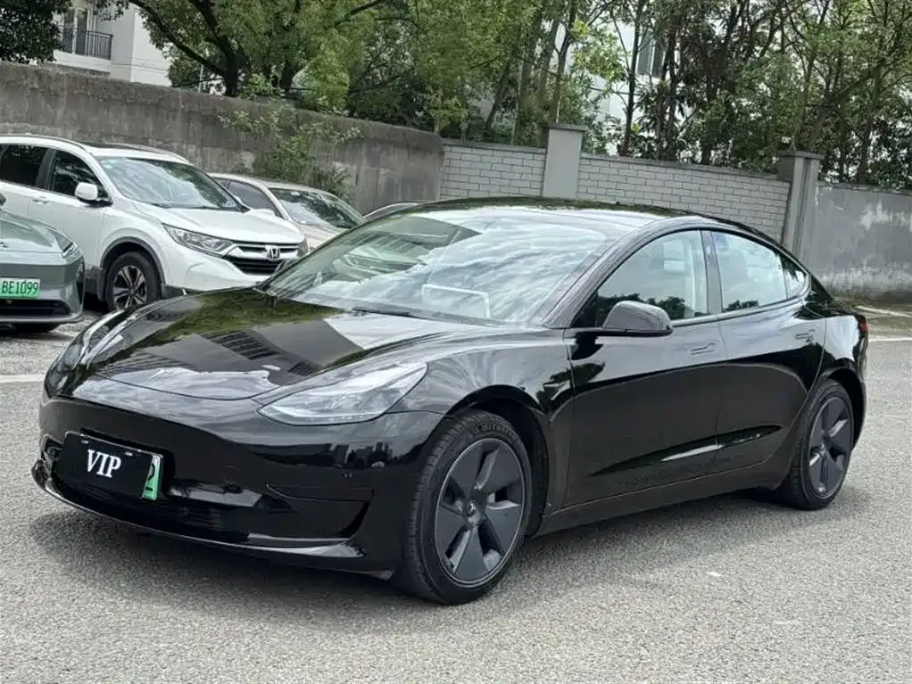 Tesla Model 3 — фото 1