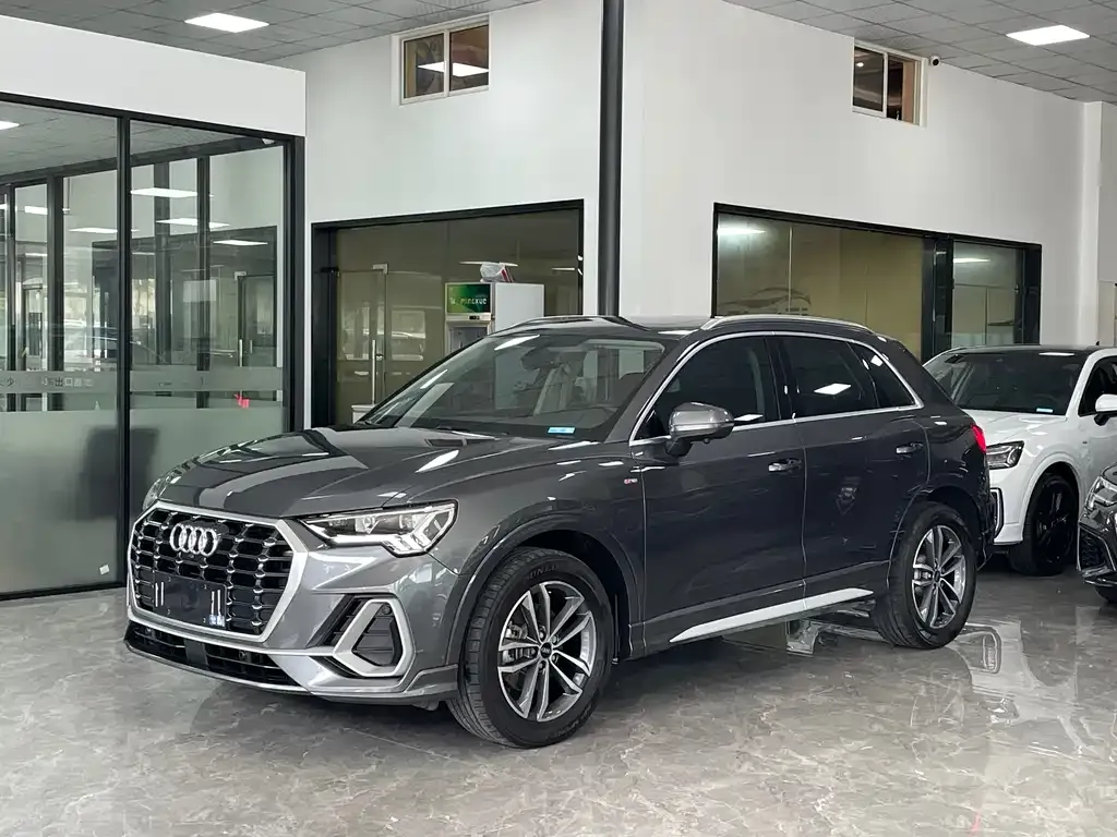 Audi Q3 — фото 1