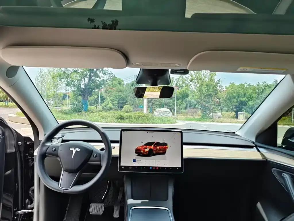 Tesla Model Y — фото 4