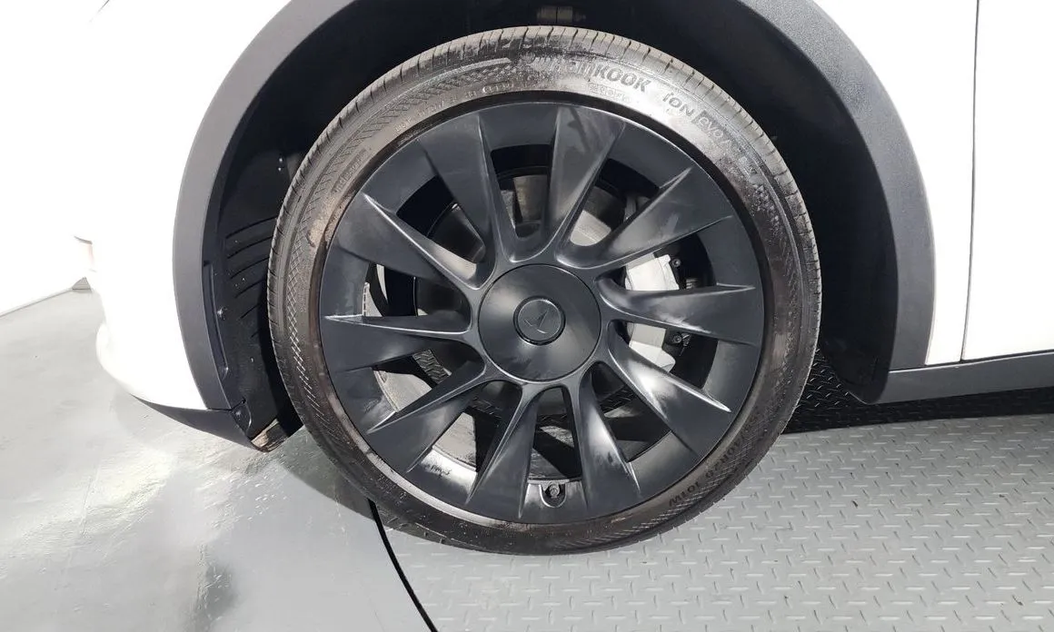 Tesla Model Y 2023 из KR, фото 9