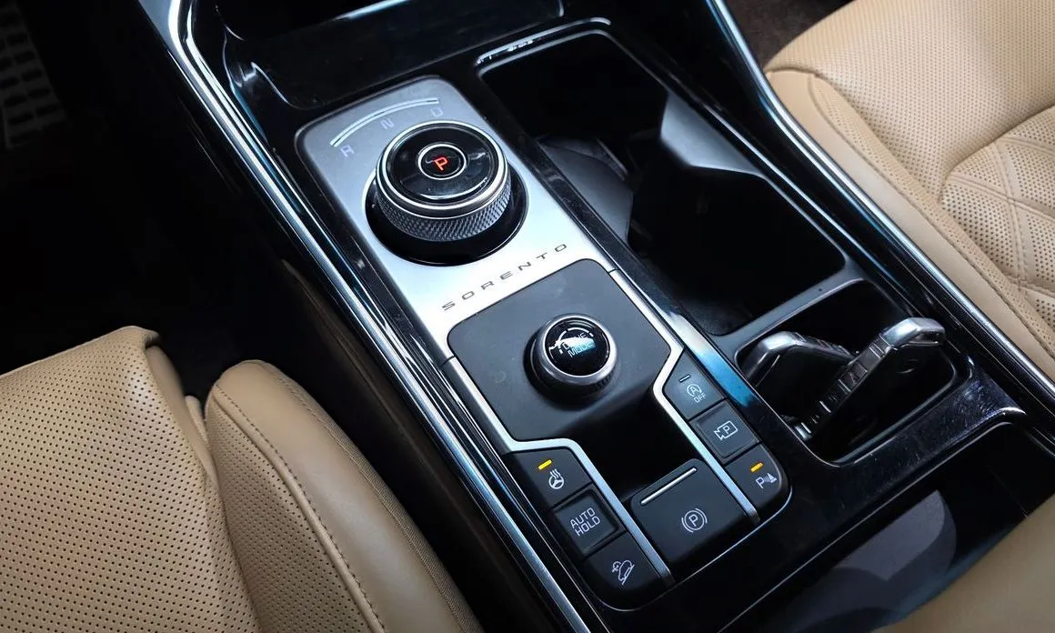 Kia Sorento — фото 8