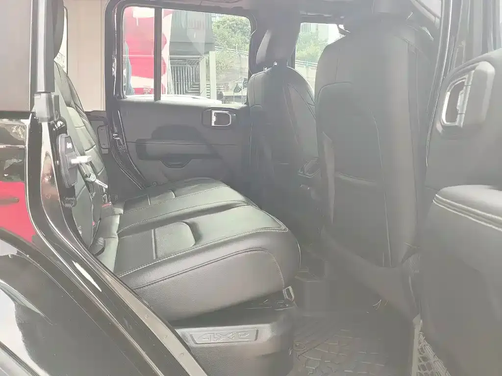 Jeep Wrangler PHEV 2023 из CN, фото 2