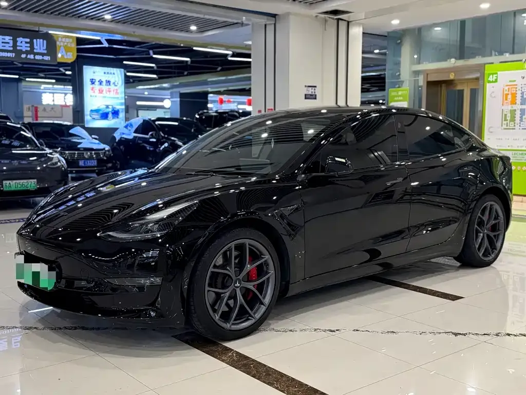 Tesla Model 3 — фото 1