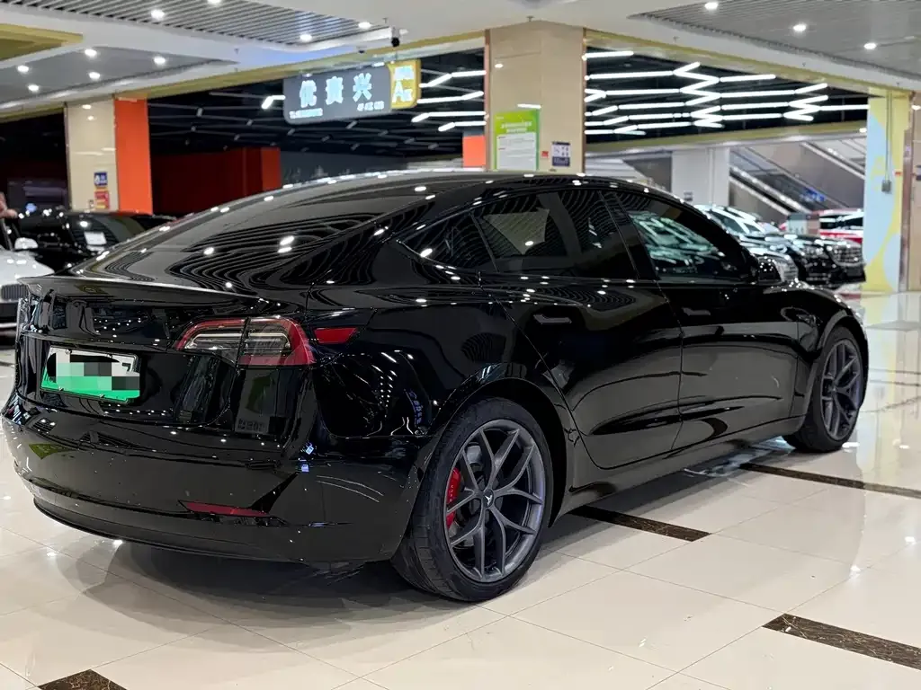 Tesla Model 3 — фото 5