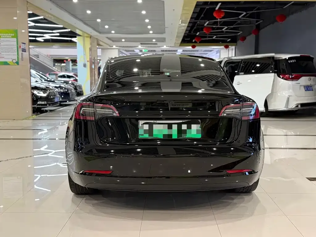 Tesla Model 3 — фото 9
