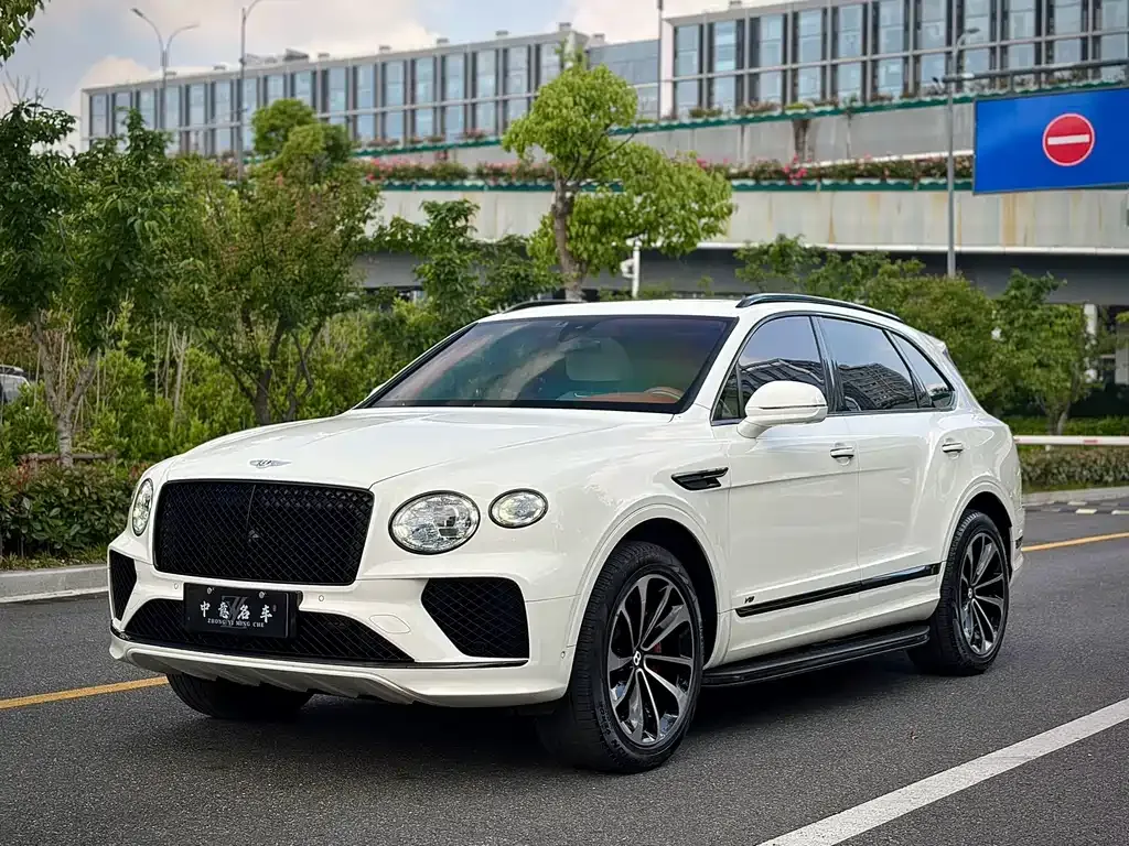 Bentley Bentayga — фото 1