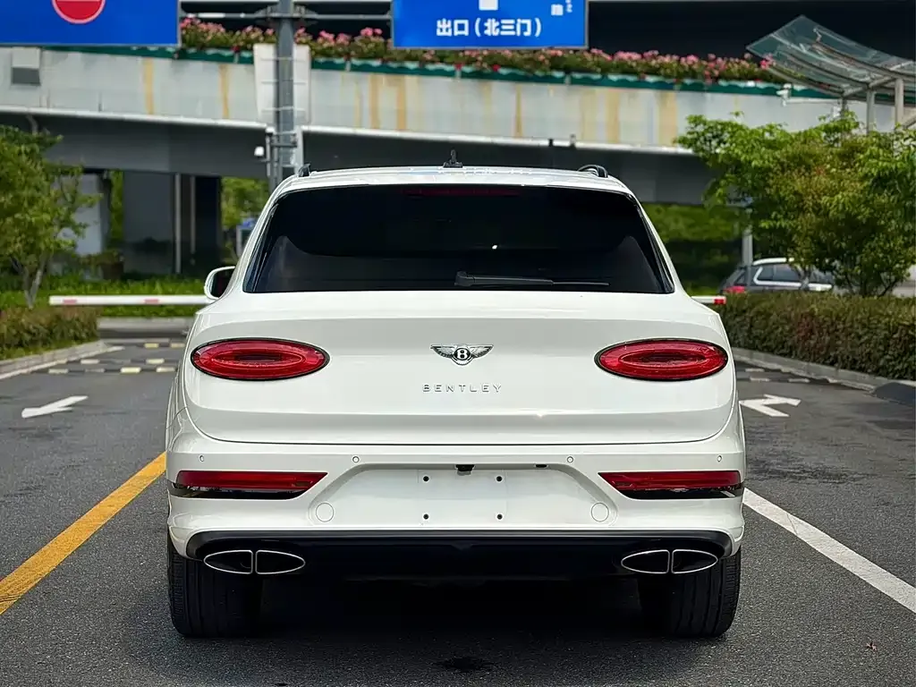 Bentley Bentayga — фото 8