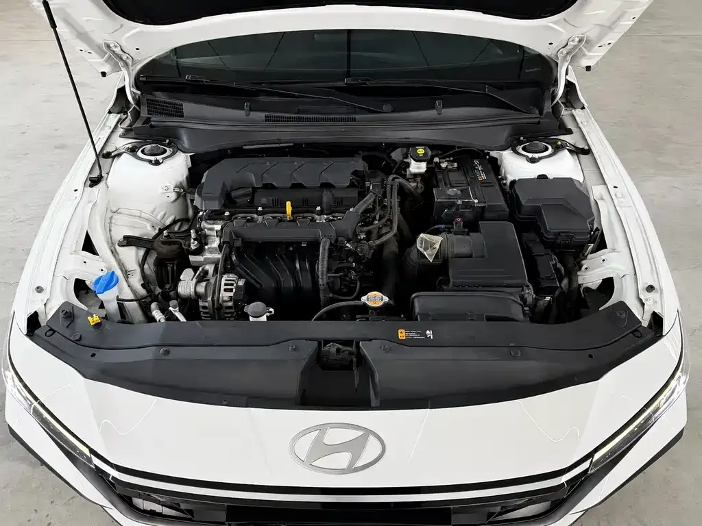 Hyundai Elantra — фото 10