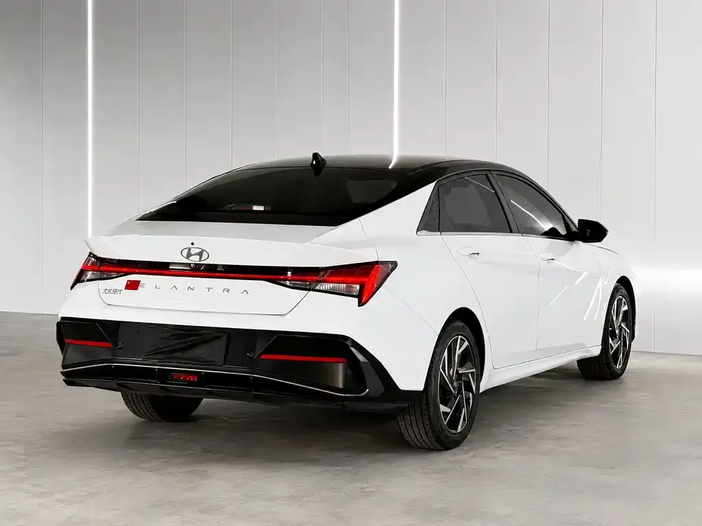 Hyundai Elantra — фото 2