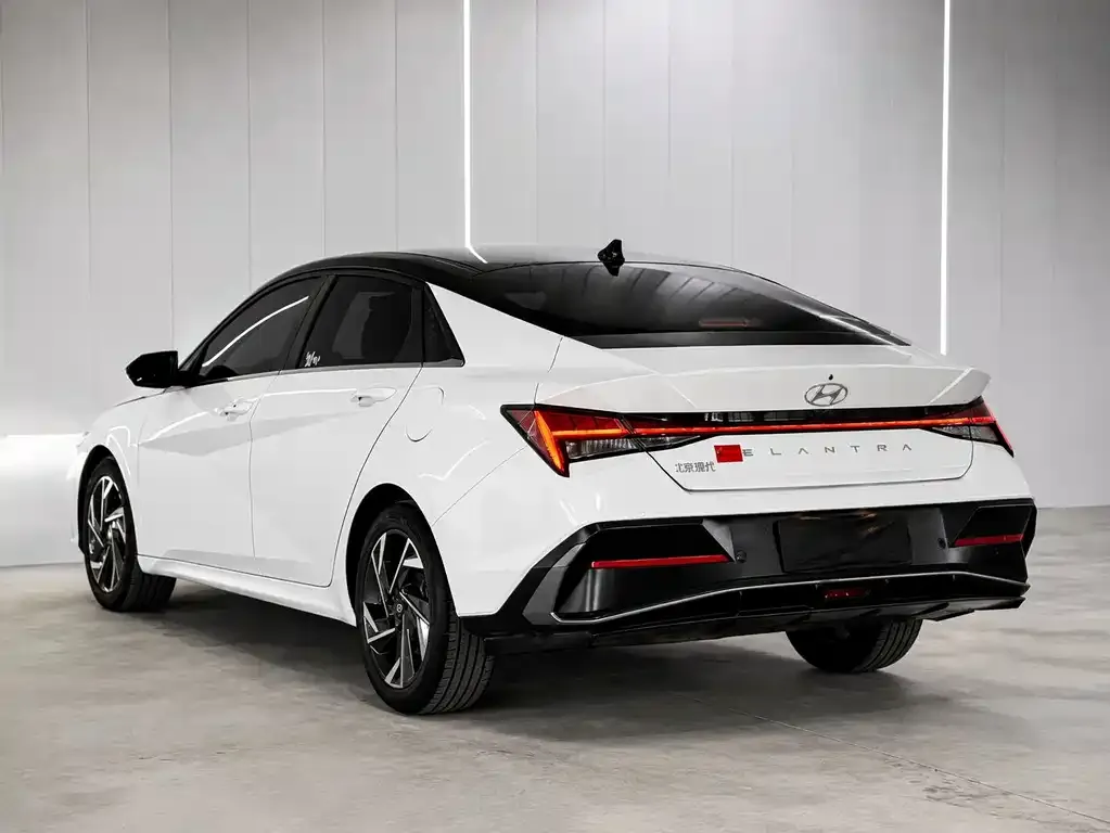 Hyundai Elantra — фото 5