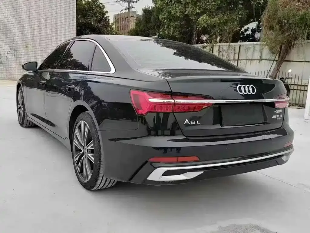 Audi A6L — фото 9