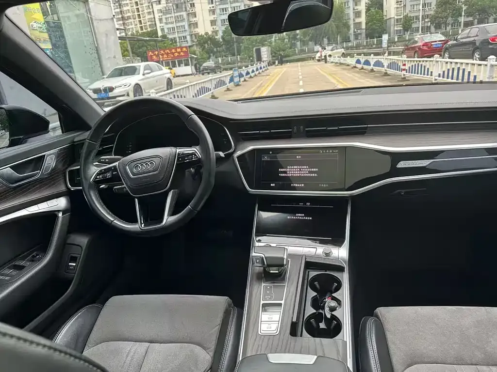 Audi A6L — фото 10